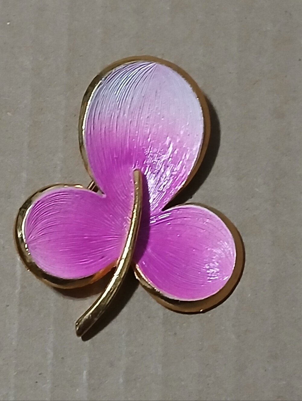Vintage Alan J Hot Pink Clover Gold Tone Metal Brooch Pin